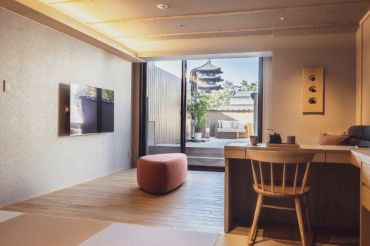 飛鳥荘 ■デザイナーズルーム■【興福寺側／専用バルコニー付】