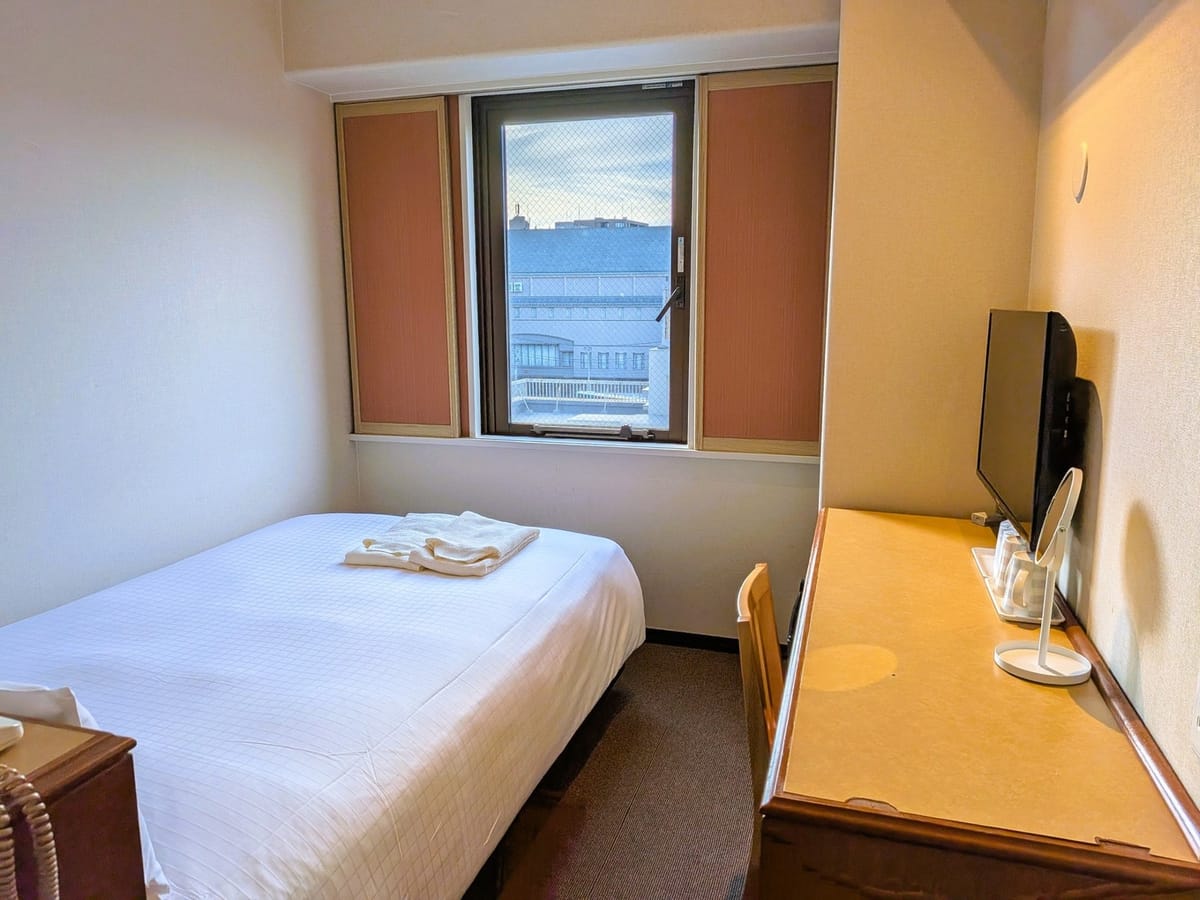 スマイルホテル巣鴨 禁煙セミダブルルーム