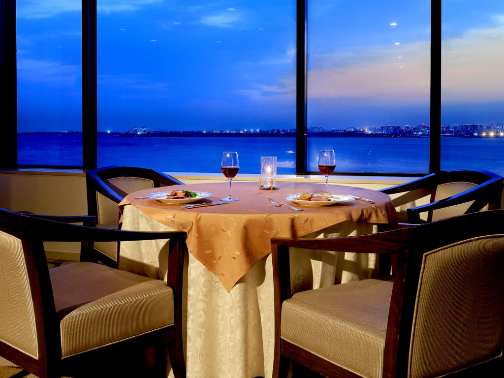 東京ベイ舞浜ホテル ファーストリゾート 【入店時間19:00】ホテル最上階でお祝いするアニバーサリープラン(2食付き/パークチケット購入可能)