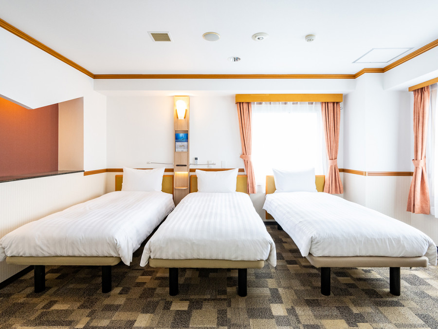 東横INN中部国際空港1 喫煙トリプル