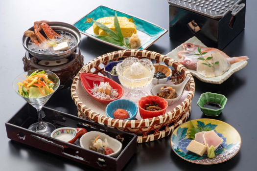 粟津温泉　法師 【Happyアニバーサリー／ケーキ等特典付】大切な記念日を白山会席で祝う・個室食事処／11時アウト