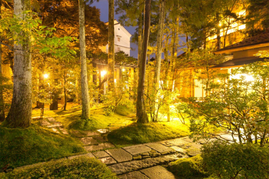 粟津温泉　法師 【絶景ステイ／温泉付き特別室】小堀遠州ゆかりの庭園をのぞむ贅沢客室で過ごす・個室食事処／11時アウト