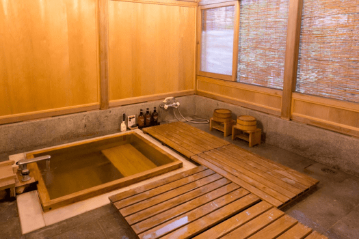 粟津温泉　法師 【源泉かけ流し温泉付き「離れ・延命閣」】日本庭園に佇む登録文化財客室で過ごす特別な時間・お部屋食