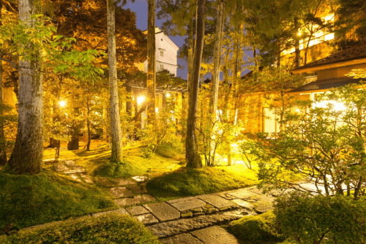 粟津温泉　法師 【温泉付き特別室／特典付premiumステイ】北陸が誇る「能登牛」と「のど黒」会席・食事処／11時アウト