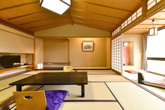 粟津温泉　法師 素泊／【秋の館】10帖以上の和室＋広縁／当館お勧めの寛ぎ和室