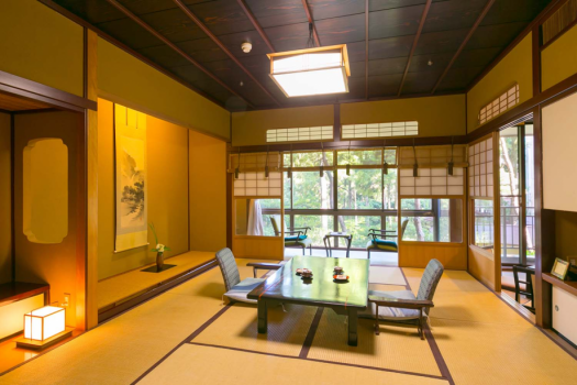 粟津温泉　法師 素泊／【秋の館】10帖以上の和室＋広縁／当館お勧めの寛ぎ和室