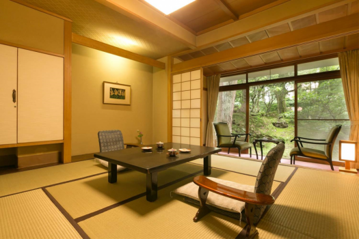 粟津温泉　法師 庭園が目の前に広がる1階客室【春の館】8帖以上の和室