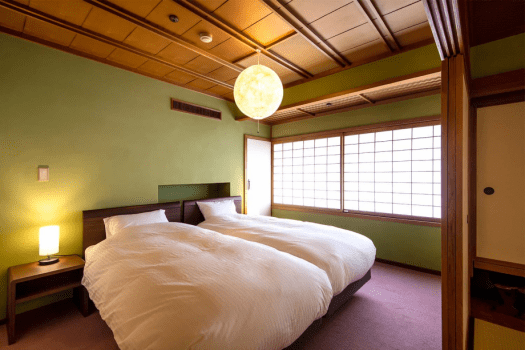 粟津温泉　法師 登録文化財棟【新春の館・和洋室】庭園を臨む12帖和室+ツイン