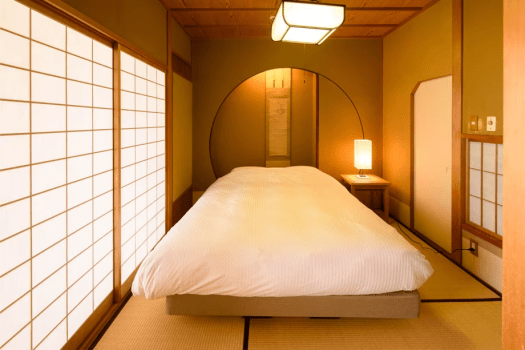 粟津温泉 法師 【秋の館・和洋室】10帖和室+クイーンサイズベッド+リビング
