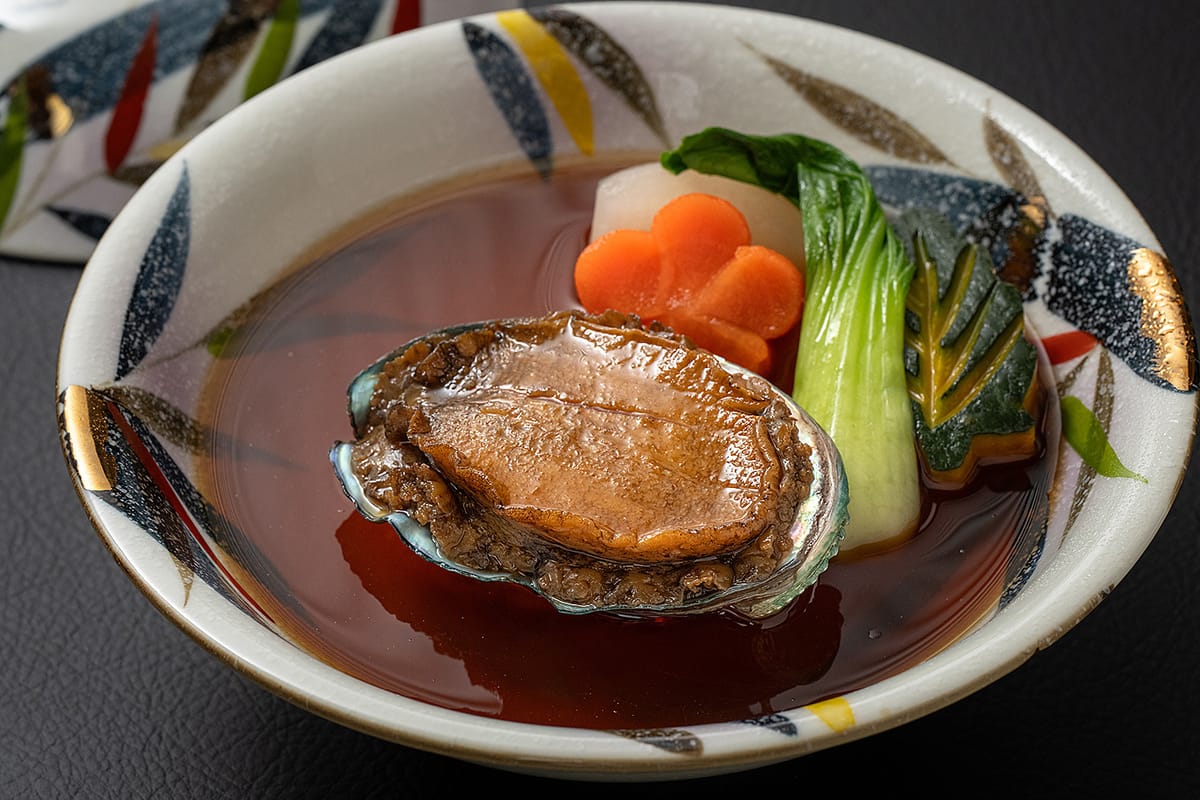 萩本陣 【雪つばき会席】鮑・甘鯛・やまぐち和牛燦を味わう美食会席