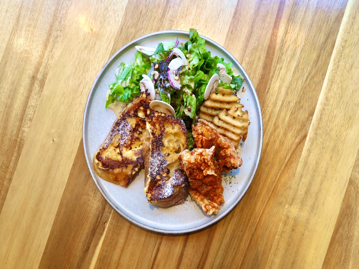 アパホテル〈東京西葛西駅前〉 【朝食付き】自慢のフレンチトーストと特製サラダの人気メニュー3種から選べるモーニングプレート
