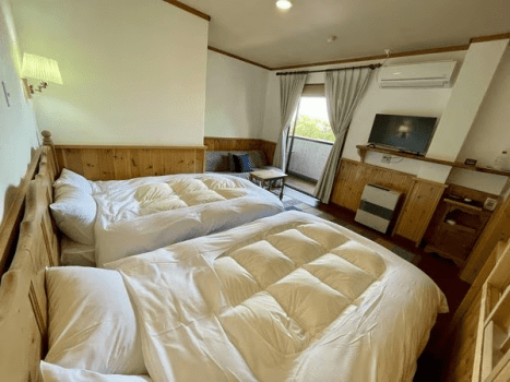 露天風呂のオーベルジュ つつじとかえで ﾀﾞｲﾅﾐｯｸﾊﾟｯｸ＊＊New部屋タイプ～本館の贅沢部屋 ＜テラス付き洋間＞快適時間を広々満喫♪　　　　　　　　　　　　　　　　　　　　セミダブルで心地よい眠りを叶える、ツインステイ★蓼科温泉の湯けむり～