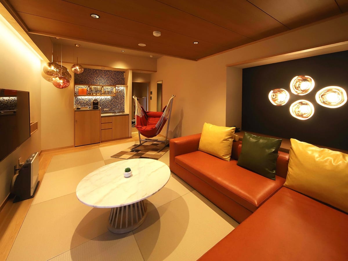  喜びの宿 高松 【一泊二食付】湯畑源泉かけ流し半露天風呂とサウナ付き客室にステイ（朝食和食膳）