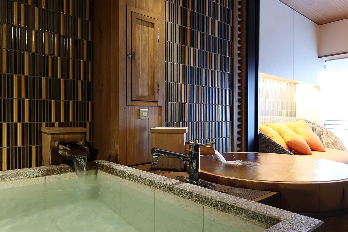  喜びの宿 高松 【一泊朝食付】湯畑源泉かけ流し半露天風呂とサウナ付き客室にステイ（和食膳）