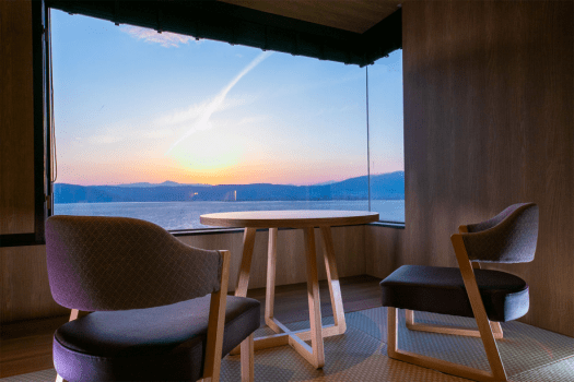 ホテル紅や 《本館湖側》【コンフォートフロア】スタイリッシュ和ツイン『湖煌』