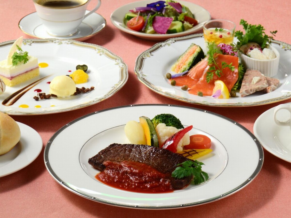 八ヶ岳高原ロッジ 【レストラン花暦】洋食ディナーコース＋朝食　