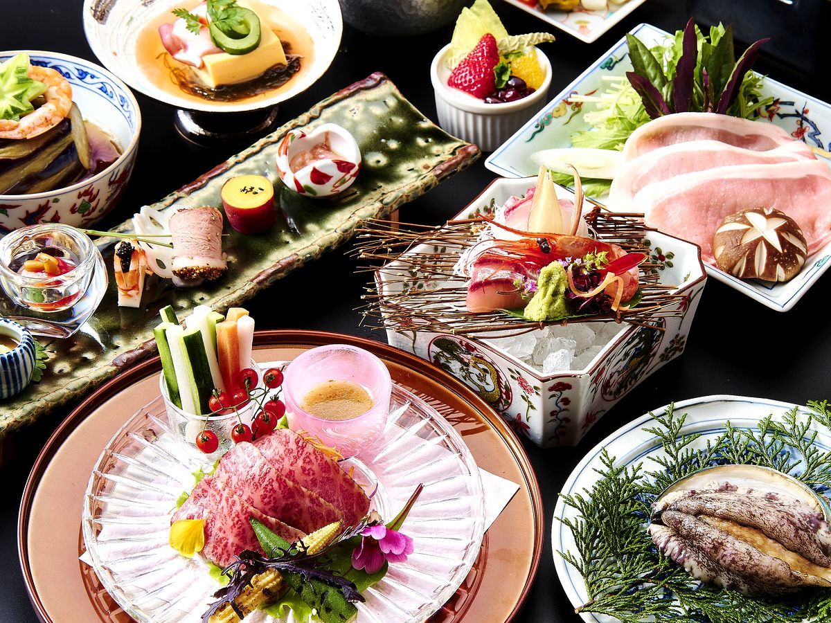 加賀山代温泉 みどりの宿 萬松閣 【お肉派に捧げる会席】「石川県産　能登豚と、和牛、活あわび」ジュワ～と広がる旨味と食感を味わう