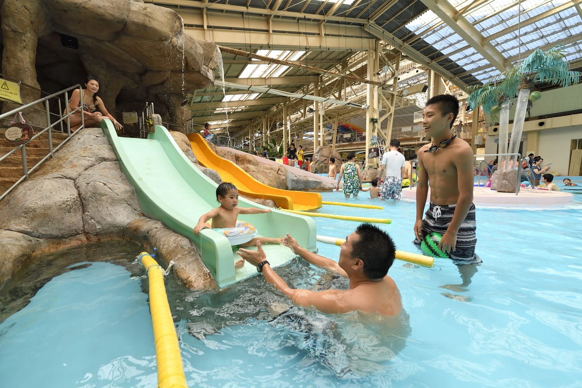 モノリスタワー 【45日前予約でとってもお得！】ハワイの雰囲気を感じられるモノリスタワーに贅沢ステイ・1泊2食バイキング