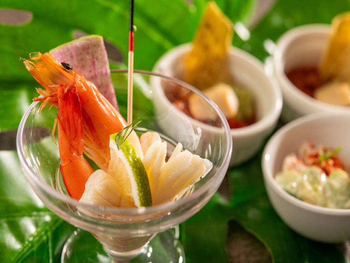 モノリスタワー 【ハワイの神話に包まれる】特別なハワイアンステイを満喫♪1泊2食フレンチポリネシアンブッフェ