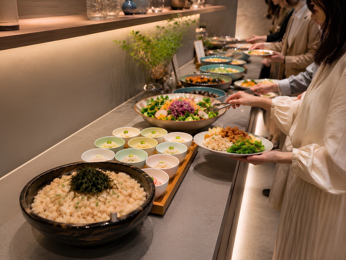 アパホテル〈松山市駅前〉 【朝食付き】松山鯛めしをはじめ、愛媛の郷土料理や地元の味覚を取り入れた「愛媛の朝ごはん」！！